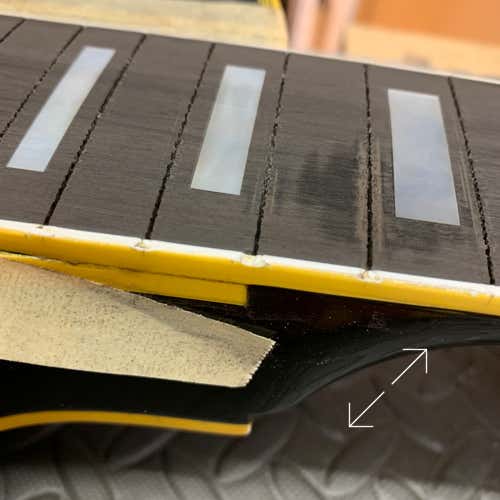 Das Griffbrett der Gibson LP 1957 wurde egalisiert.