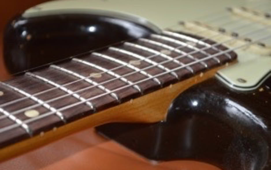 Neue Bünde auf einer Fender Stratocasterr von 1960