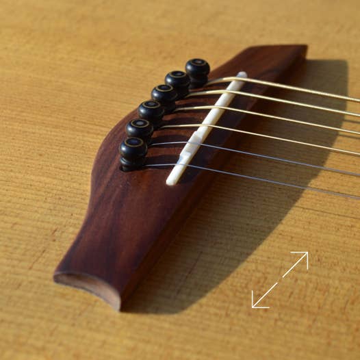 Brücke des OM-Model V.S. aus Pao Ferro mit Knocheneinlage