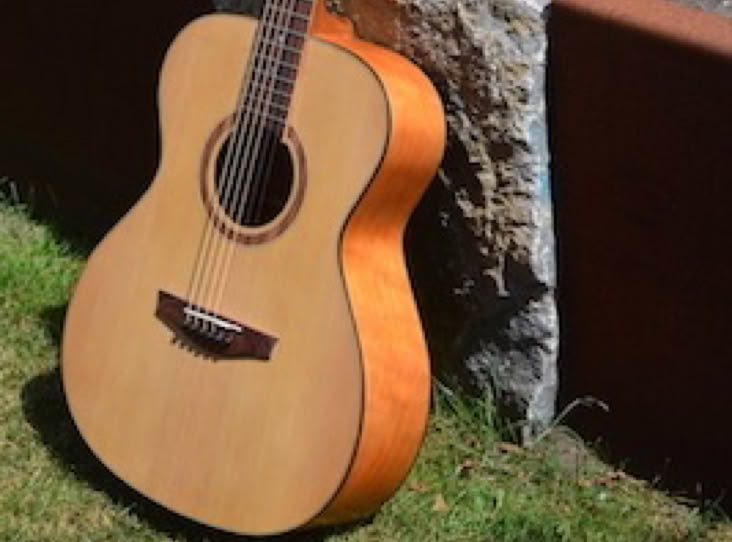 fritz Guitars OM-R.A.G. mit Kirschholz-Korpus